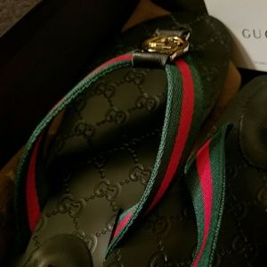Gucci Monogram GG Flip-Flops, size 10